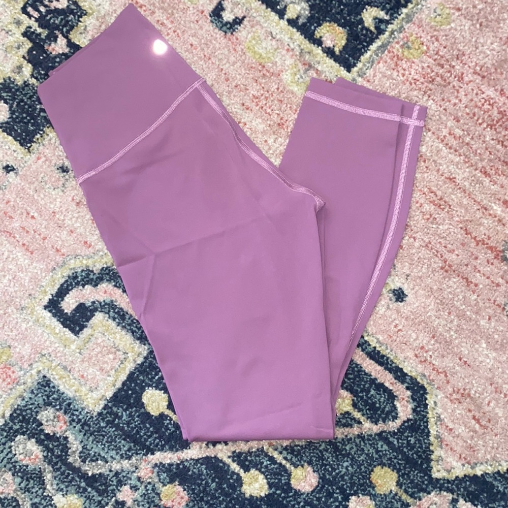 Never worn Lululemon yoga pants